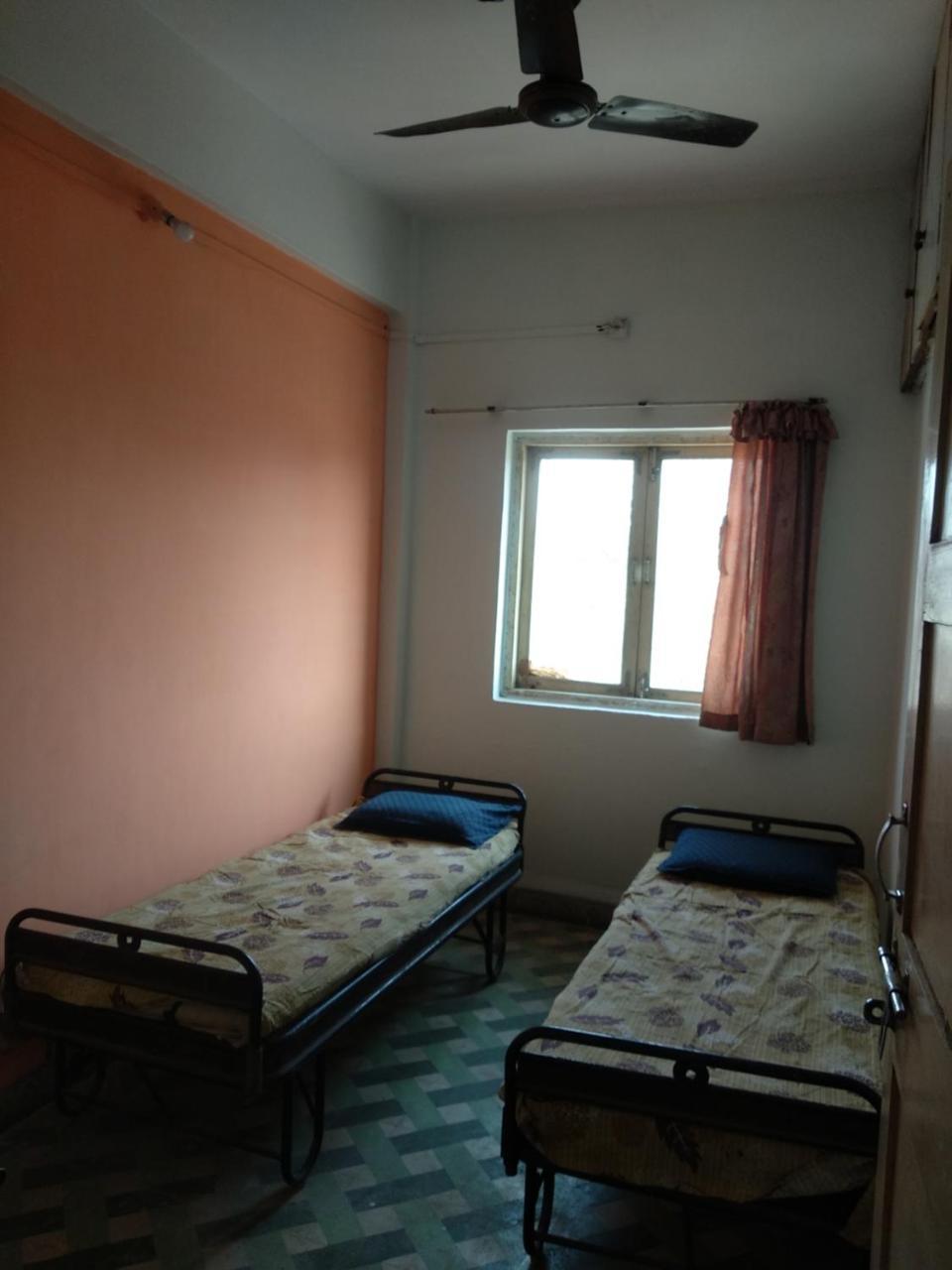 Bharuch Savanika Guest House מראה חיצוני תמונה